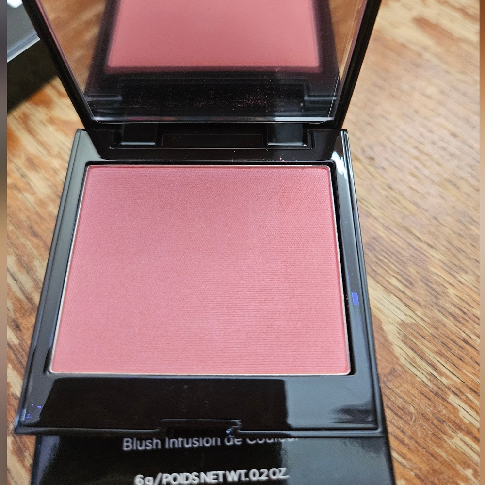 Loq Start Laura Mercier Blush in Sangria- NIB